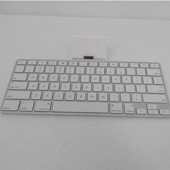 Tested & Working Apple Keyboard Dock for iPod & iPad Model A1359 30 Pin Dock - Picture 1 of 4